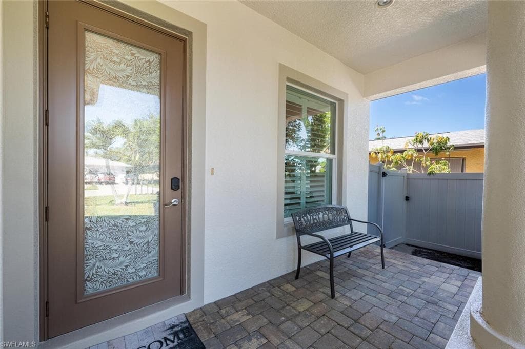 730 95th AVE N, NAPLES FL 34108-2