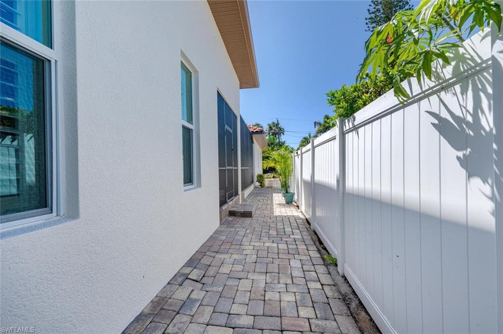 730 95th AVE N, NAPLES FL 34108-31