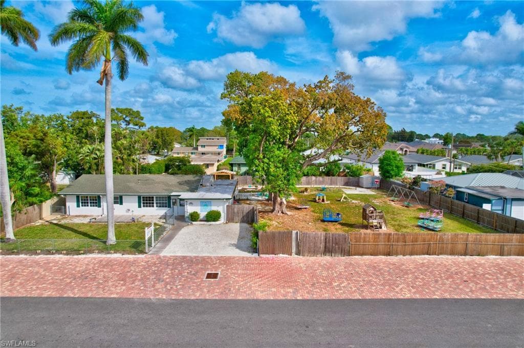 727 & 731 108th AVE N, NAPLES FL 34108-1