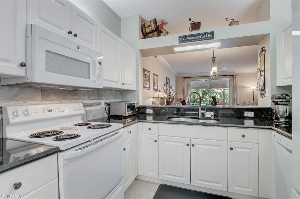 280 Robin Hood CIR # 102, NAPLES FL 34104-5