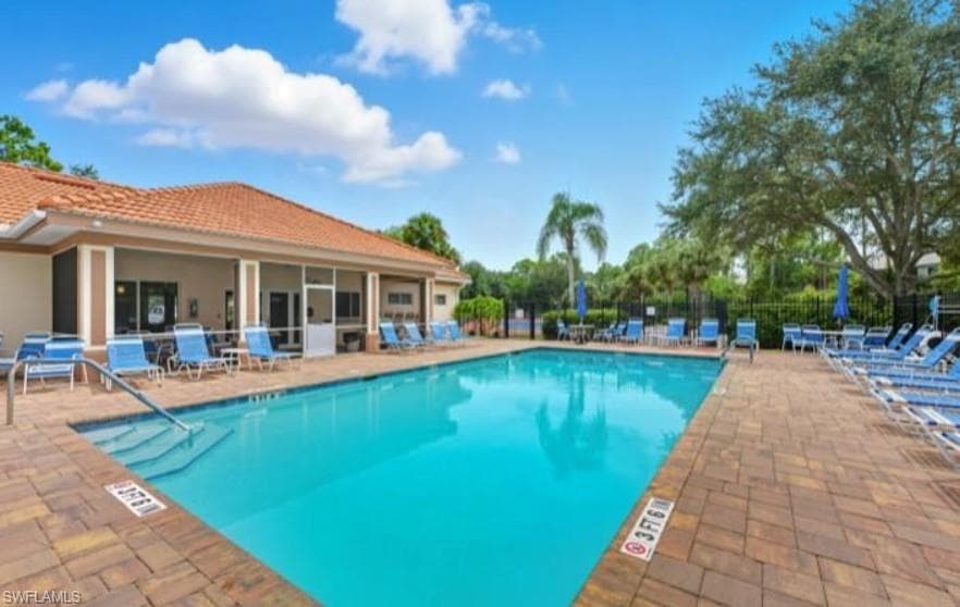 280 Robin Hood CIR # 102, NAPLES FL 34104-16