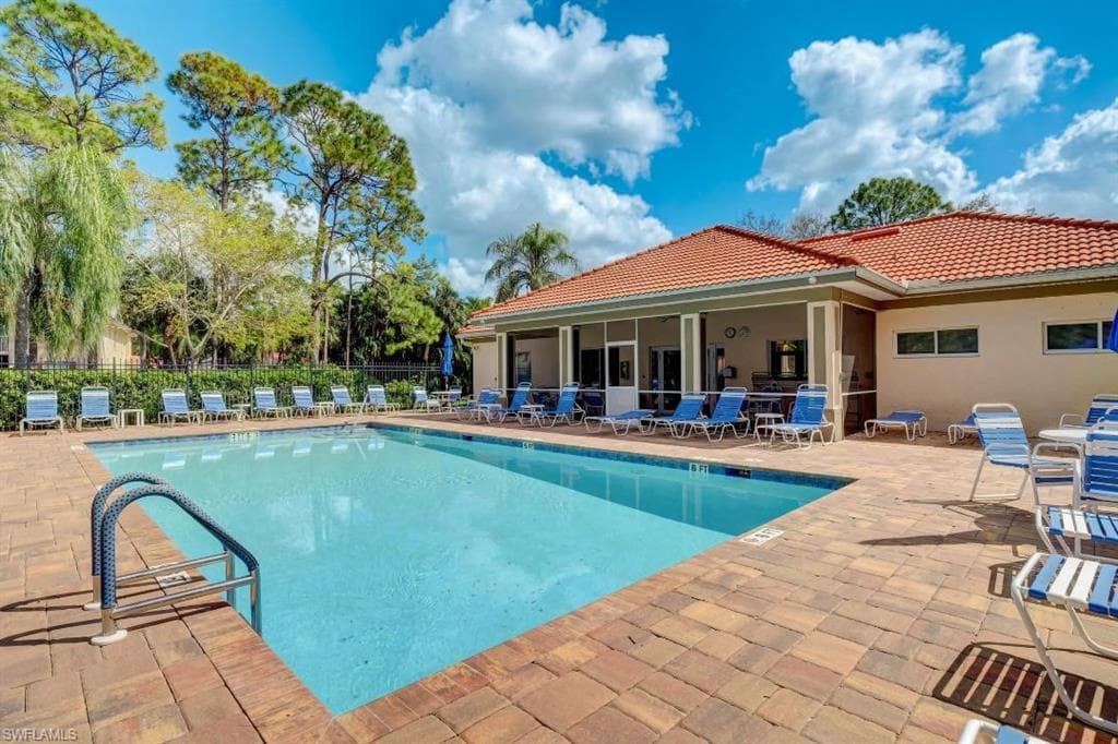 280 Robin Hood CIR # 102, NAPLES FL 34104-17