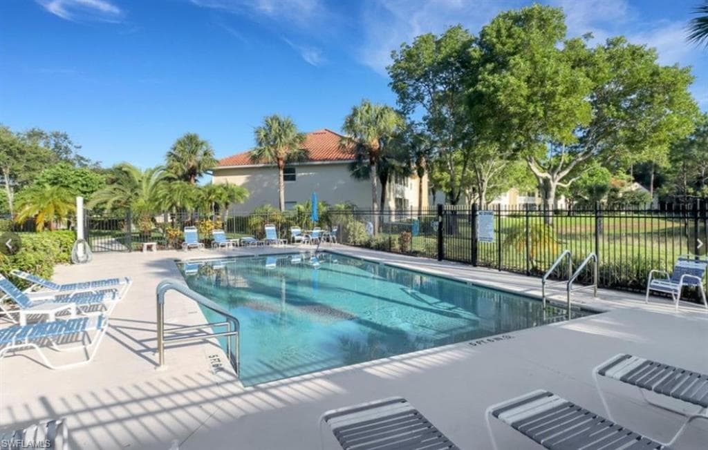 280 Robin Hood CIR # 102, NAPLES FL 34104-18