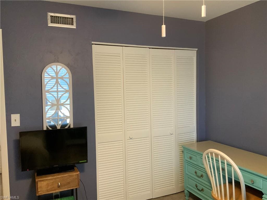 5530 Rattlesnake Hammock RD # K103, NAPLES FL 34113-6