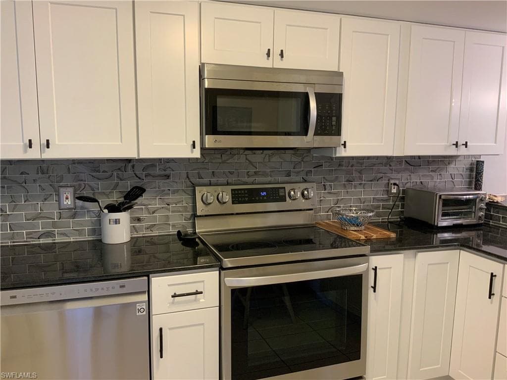 5530 Rattlesnake Hammock RD # K103, NAPLES FL 34113-2