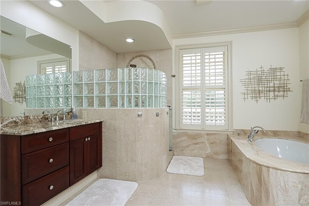 1521 Gordon River LN, NAPLES FL 34104-16