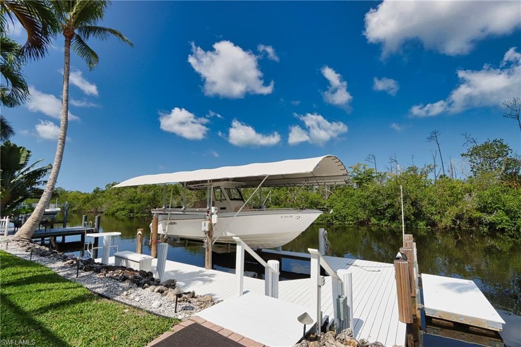 1521 Gordon River LN, NAPLES FL 34104-2