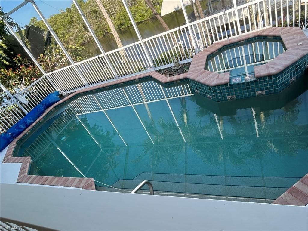 1521 Gordon River LN, NAPLES FL 34104-35