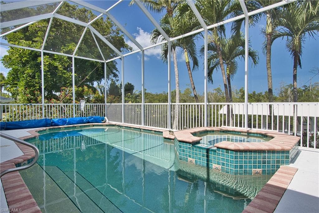 1521 Gordon River LN, NAPLES FL 34104-34