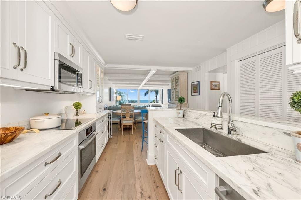 2121 Gulf Shore BLVD N 206-6