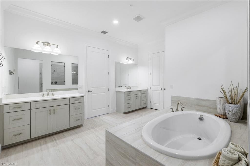 2472 Breakwater WAY # 202, NAPLES FL 34112-18