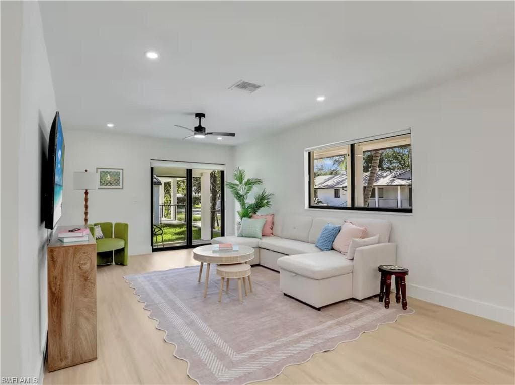 2616 Lakeview DR, NAPLES FL 34112-22