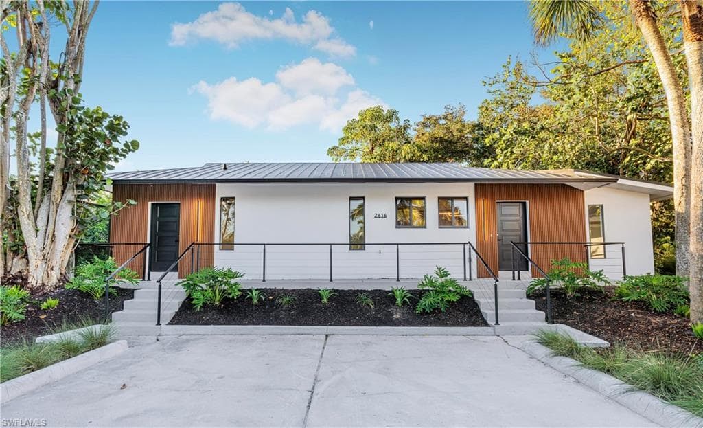 2616 Lakeview DR, NAPLES FL 34112-5