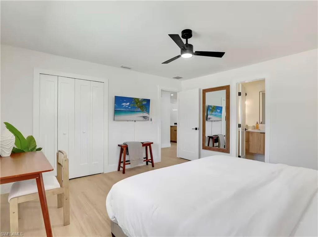 2616 Lakeview DR, NAPLES FL 34112-16