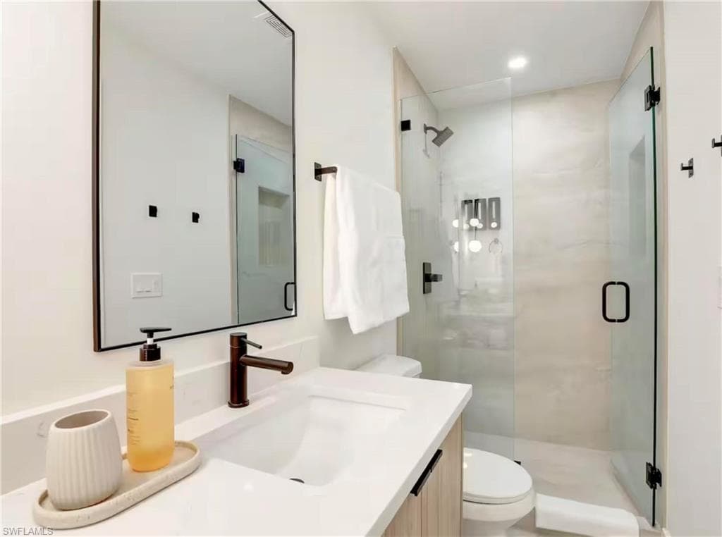 2616 Lakeview DR, NAPLES FL 34112-15