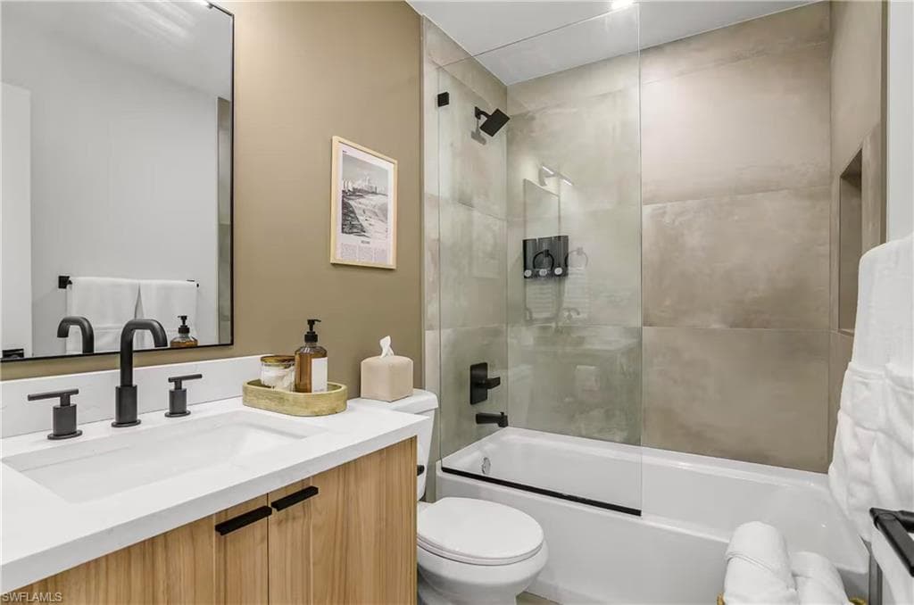 2616 Lakeview DR, NAPLES FL 34112-11