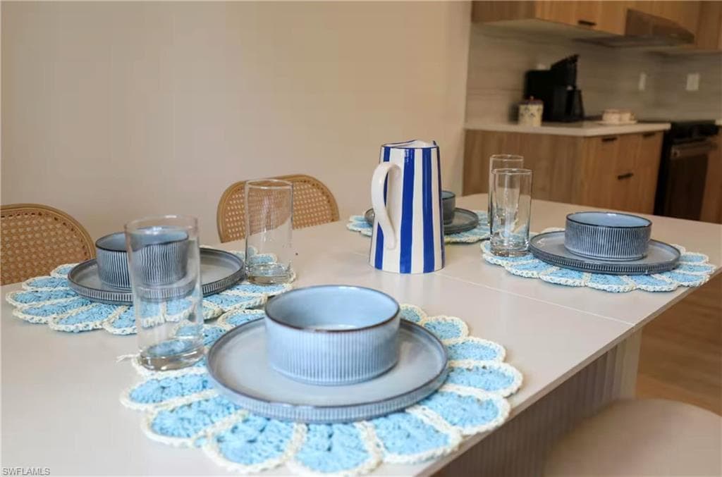 2616 Lakeview DR, NAPLES FL 34112-21