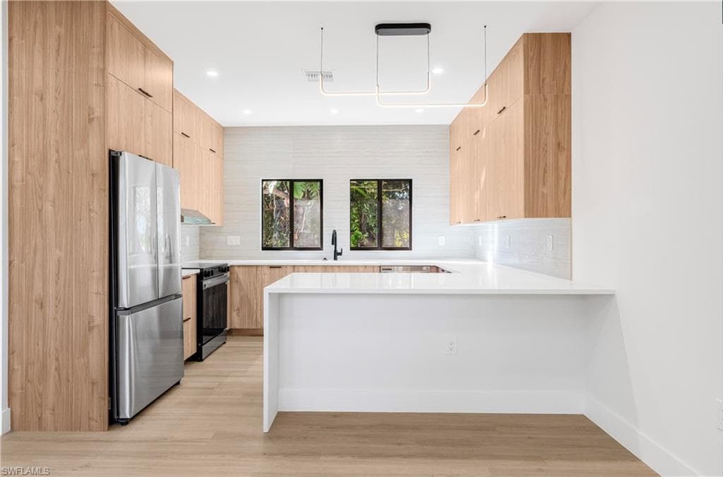 2616 Lakeview DR, NAPLES FL 34112-31