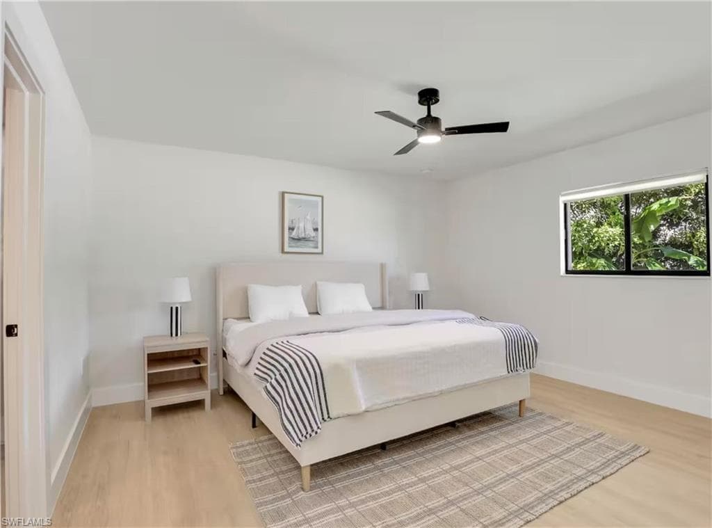 2616 Lakeview DR, NAPLES FL 34112-27