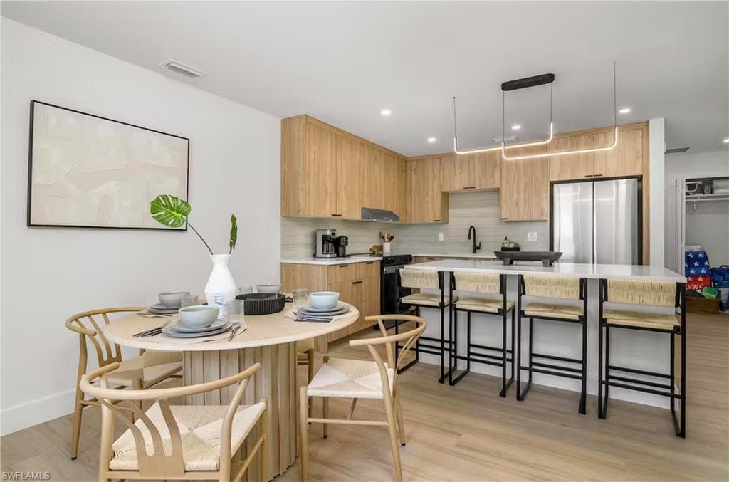 2616 Lakeview DR, NAPLES FL 34112-8