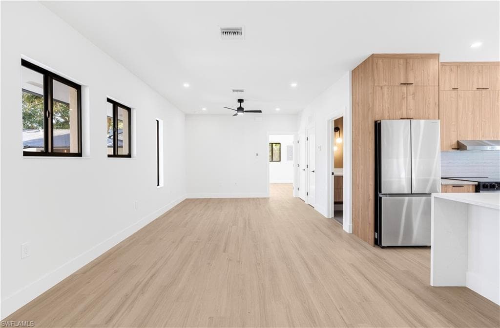 2616 Lakeview DR, NAPLES FL 34112-33