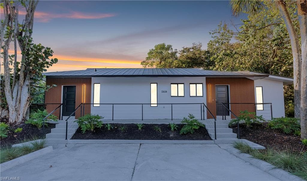 2616 Lakeview DR, NAPLES FL 34112-30