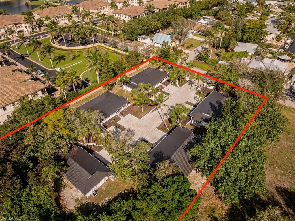 2616 Lakeview DR, NAPLES FL 34112-3