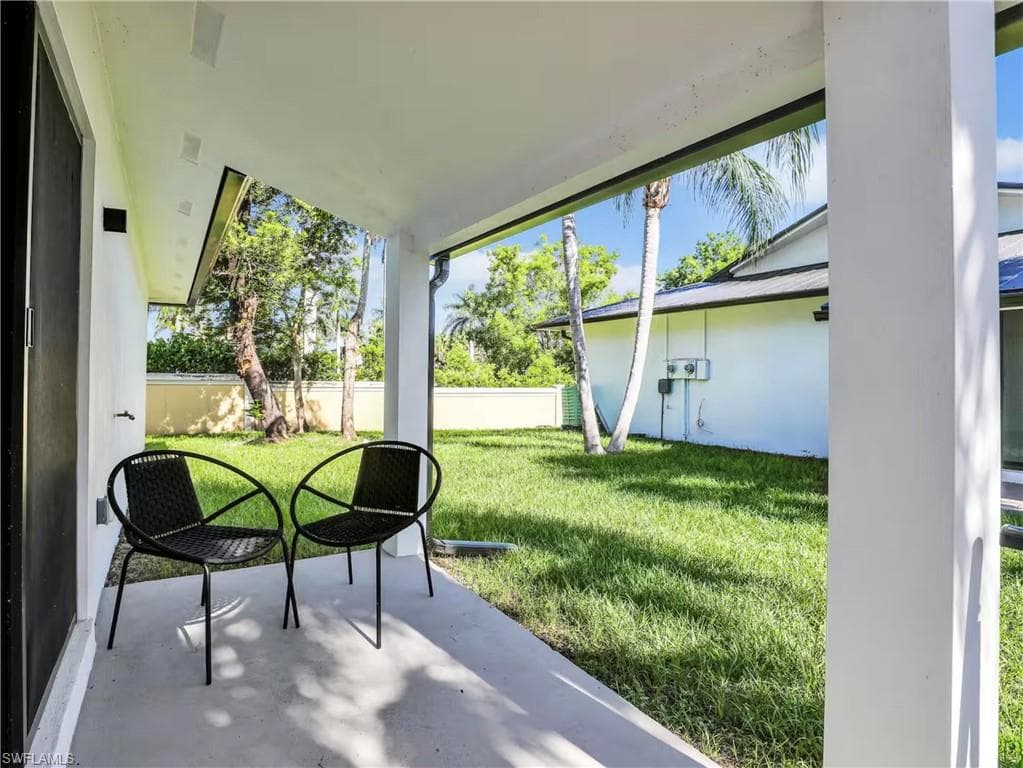 2616 Lakeview DR, NAPLES FL 34112-24