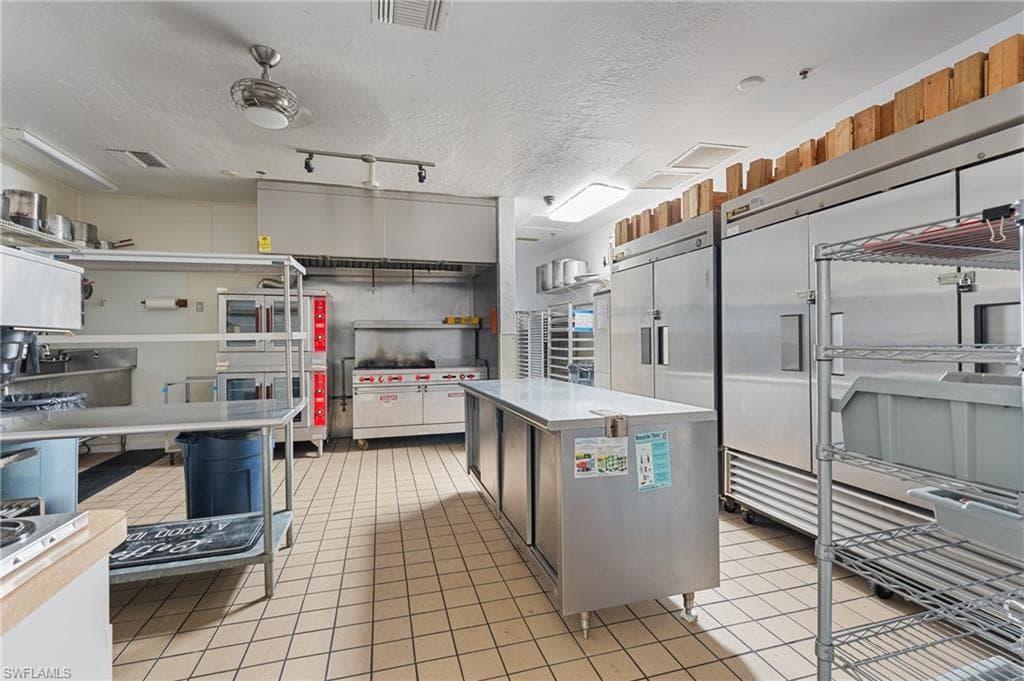 37 Bass LN, NAPLES FL 34114-44