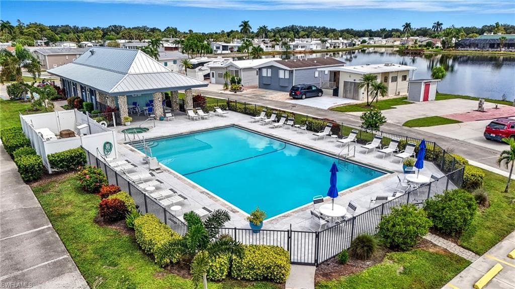 37 Bass LN, NAPLES FL 34114-24