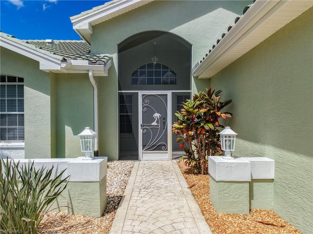 2241 Rio Nuevo DR, NORTH FORT MYERS FL 33917-7