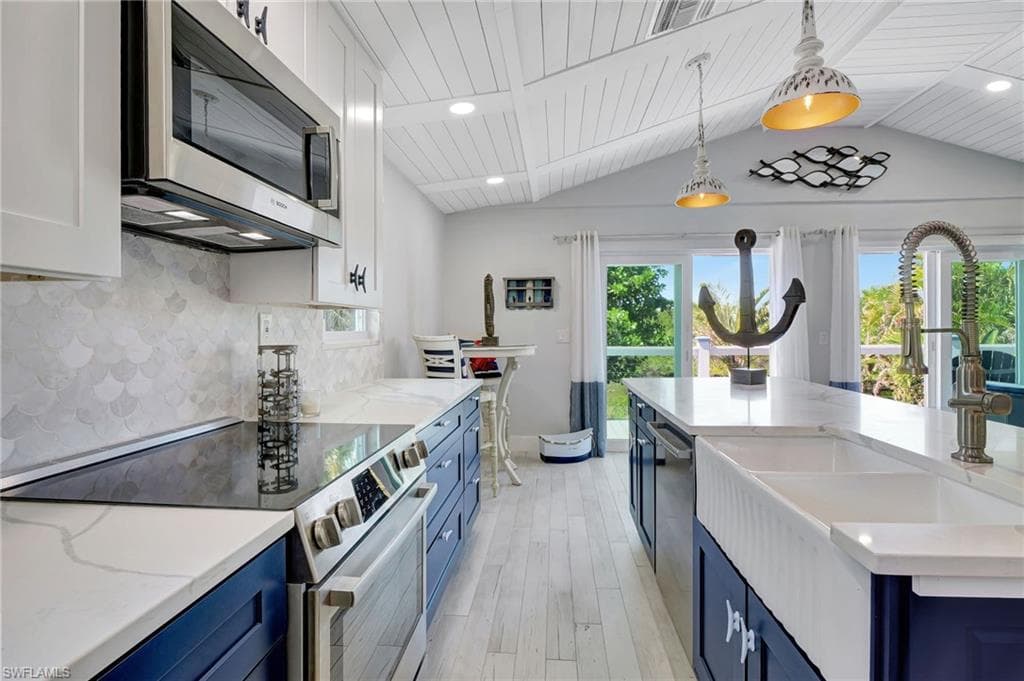 193 Cocohatchee ST, NAPLES FL 34110-5