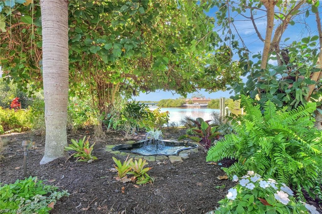 193 Cocohatchee ST, NAPLES FL 34110-39