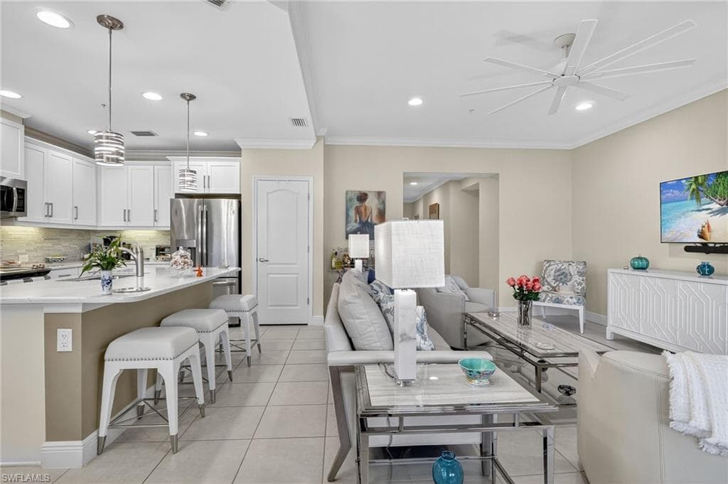 6960 Avalon CIR # 803, NAPLES FL 34112-4