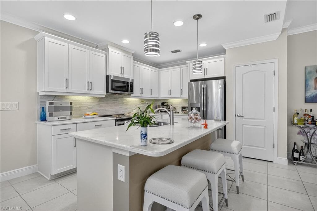 6960 Avalon CIR # 803, NAPLES FL 34112-8