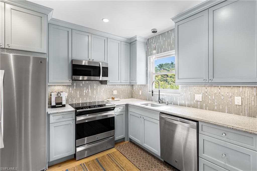 940 3rd ST S # 201, NAPLES FL 34102-7