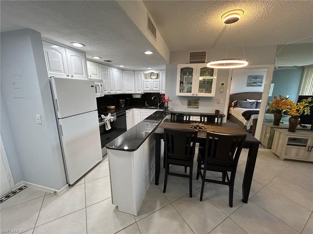 180 Seaview CT # 212, MARCO ISLAND FL 34145-29