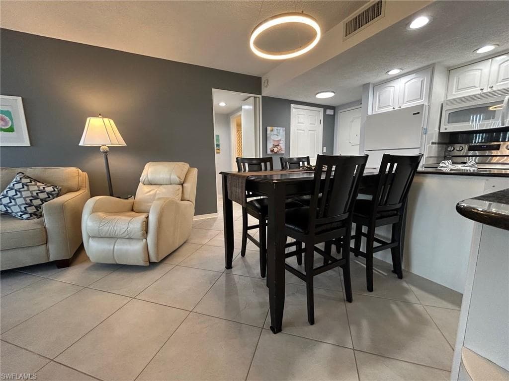 180 Seaview CT # 212, MARCO ISLAND FL 34145-33