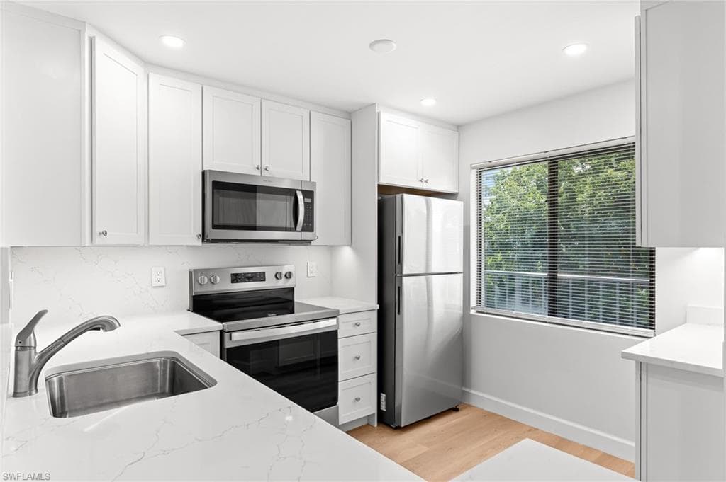 1155 Rosemary CT # B207, NAPLES FL 34103-3