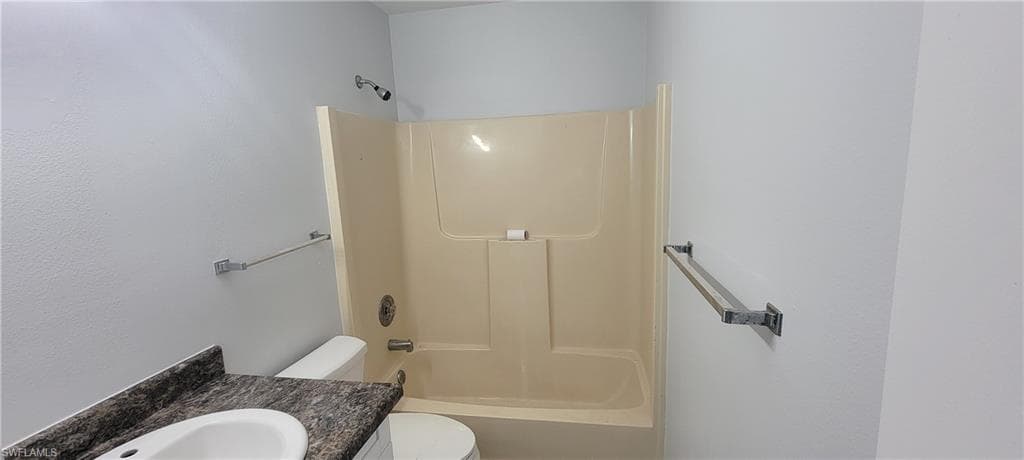 5233 Treetops DR # Y102, NAPLES FL 34113-8