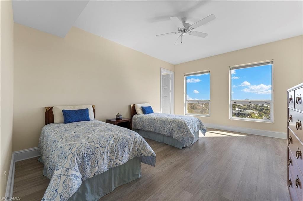 81 Seagate DR # 801, NAPLES FL 34103-32