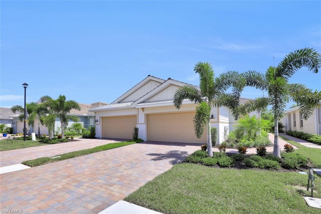 14663 Edgewater CIR, NAPLES FL 34114-2