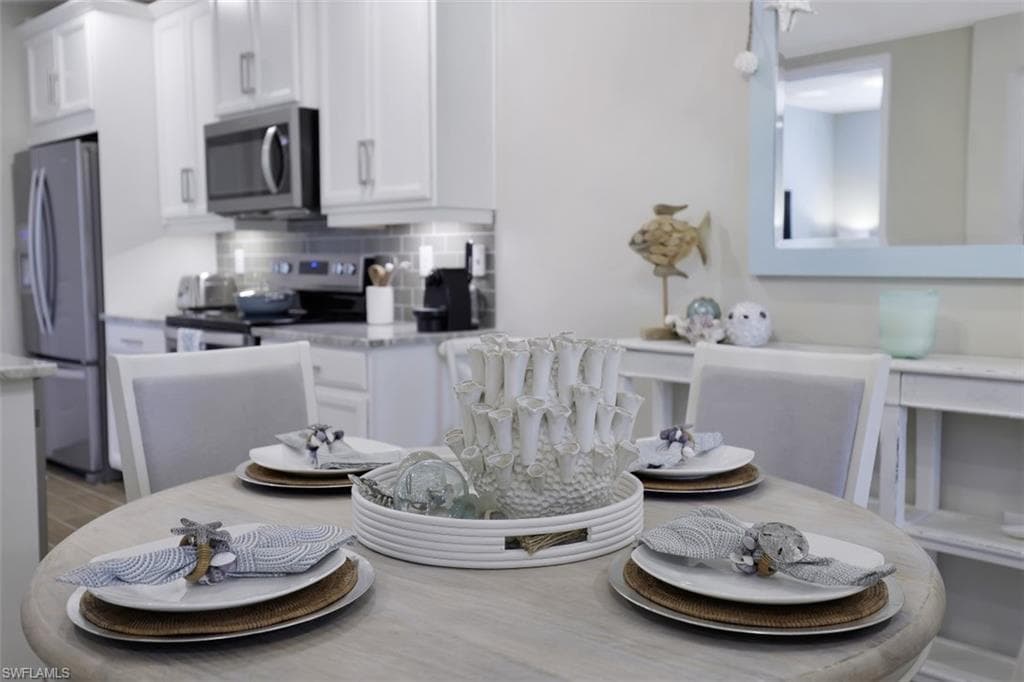 14663 Edgewater CIR, NAPLES FL 34114-9
