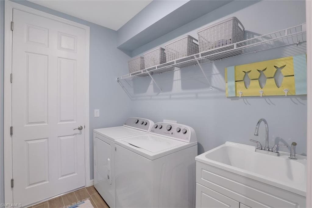 14663 Edgewater CIR, NAPLES FL 34114-18