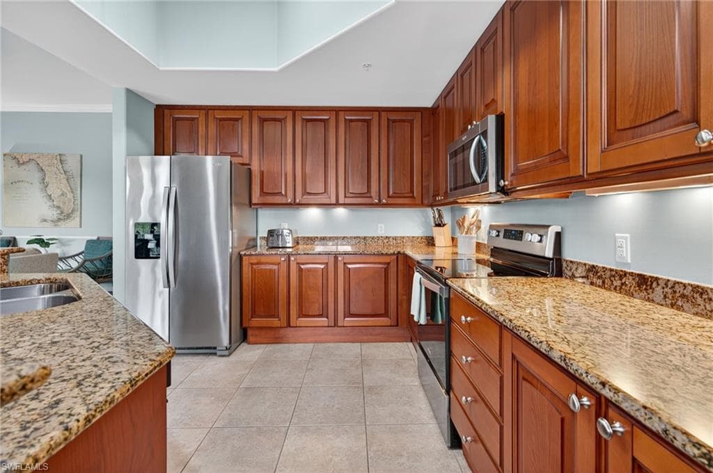 975 Sandpiper ST # A204, NAPLES FL 34102-22