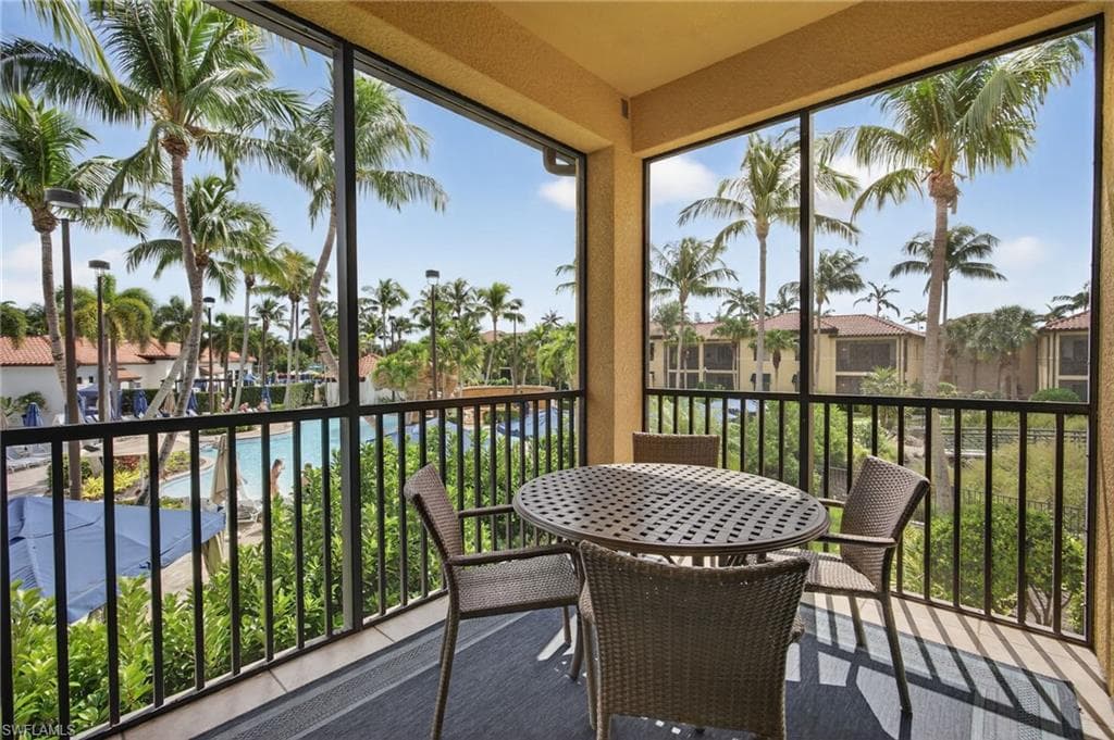 975 Sandpiper ST # A204, NAPLES FL 34102-1