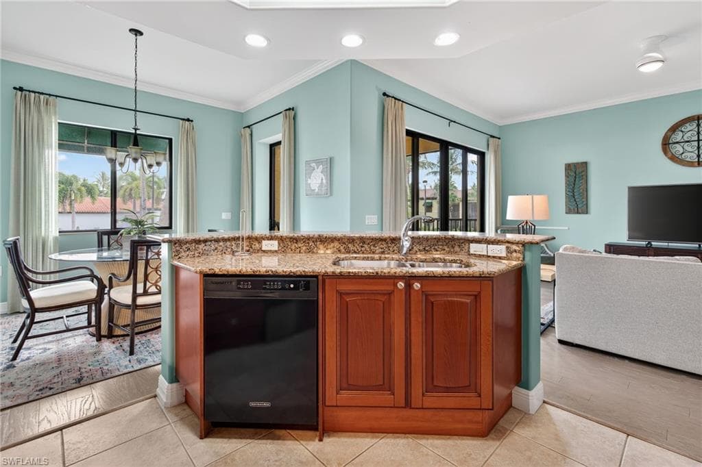 975 Sandpiper ST # A204, NAPLES FL 34102-5