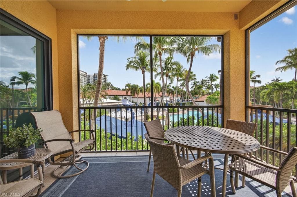 975 Sandpiper ST # A204, NAPLES FL 34102-16