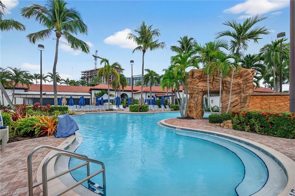 975 Sandpiper ST # A204, NAPLES FL 34102-15