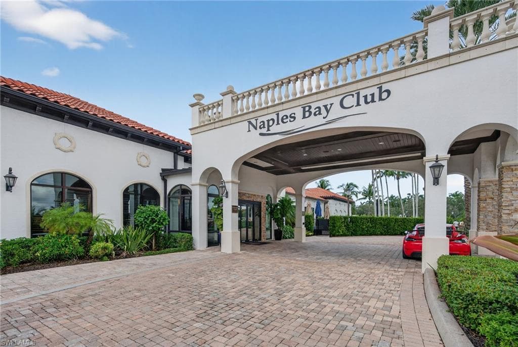 975 Sandpiper ST # A204, NAPLES FL 34102-25